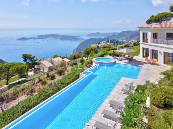 Villa avec vue spectaculaire proche de Monaco