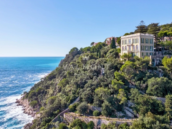 Propriété d’exception pieds dans l’eau baie de Villefranche-sur-Mer