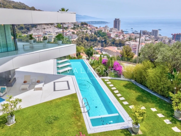 Contemporary villa overlooking Monaco