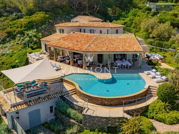 Villa contemporaine de 6 chambres au bord de l’eau dans les Parcs de Saint Tropez
