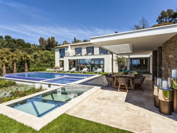 Villa contemporaine près des plages de Gigaro
