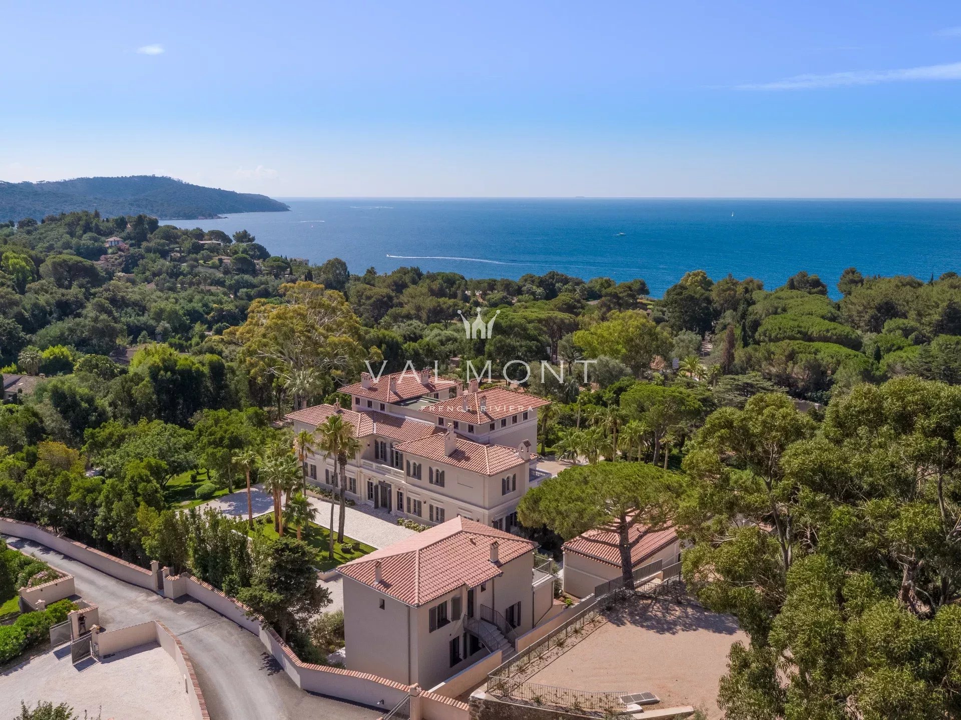 Villa de prestige vue mer à proximité des plages