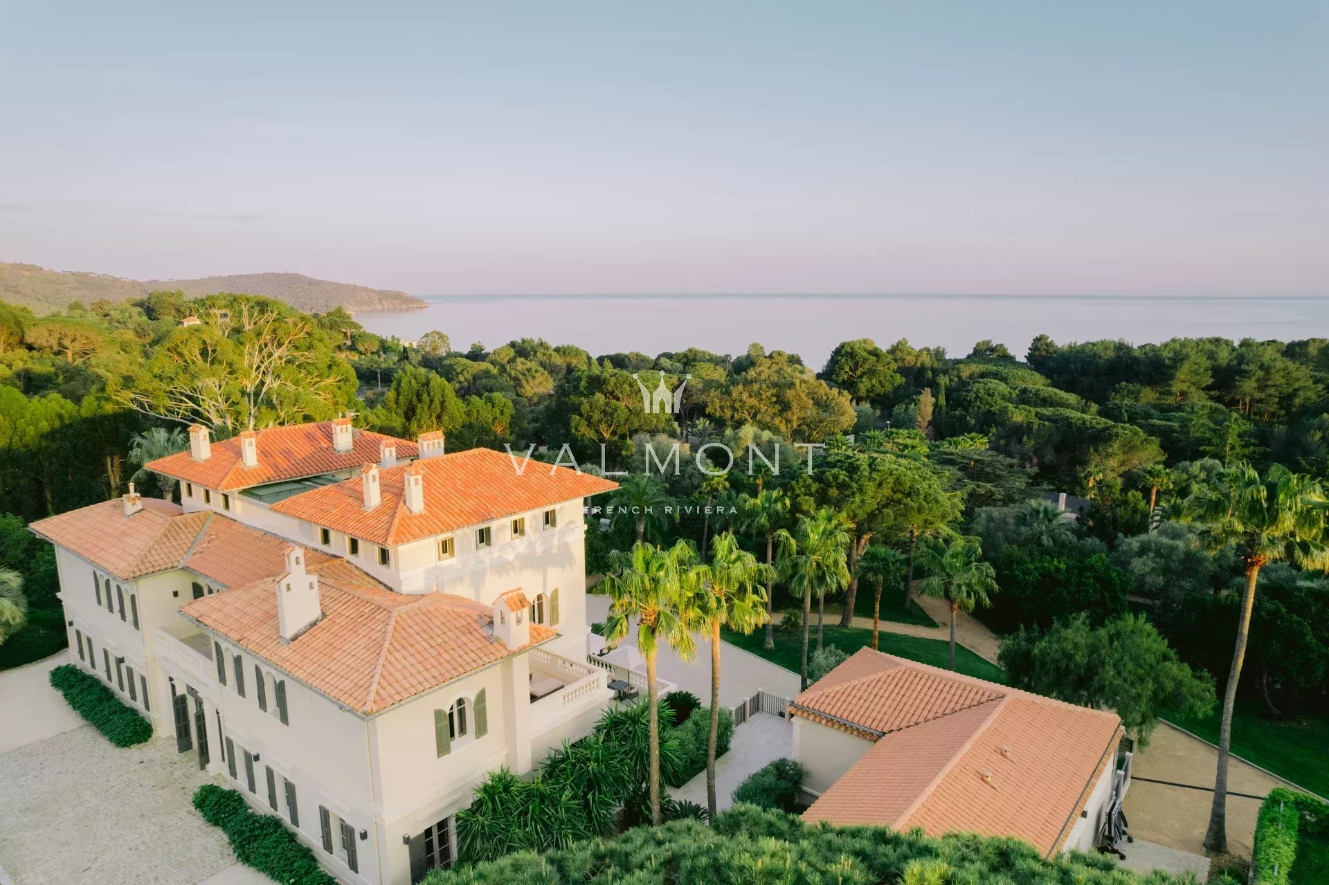 Villa de prestige vue mer à proximité des plages