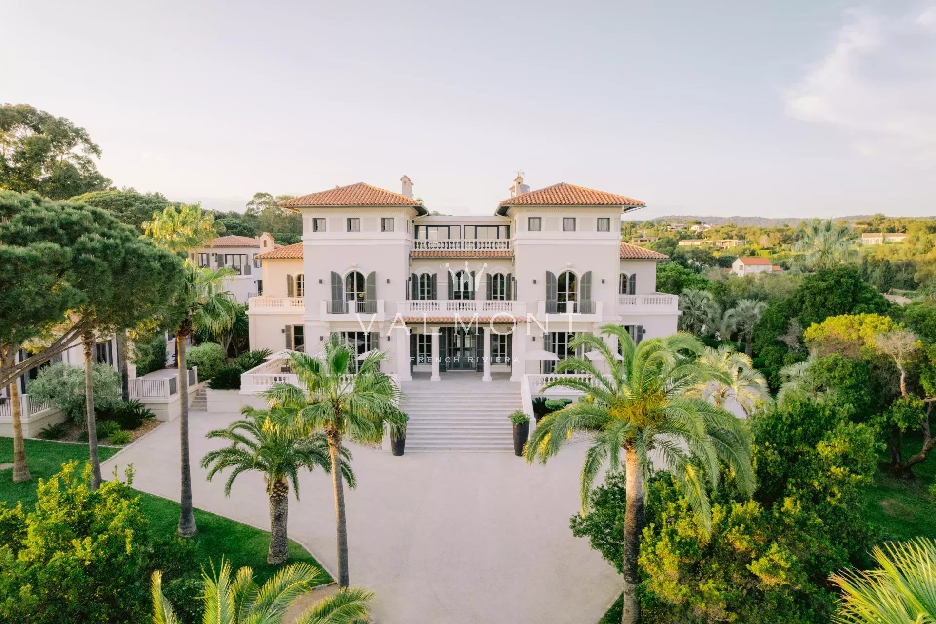 Villa de prestige vue mer à proximité des plages