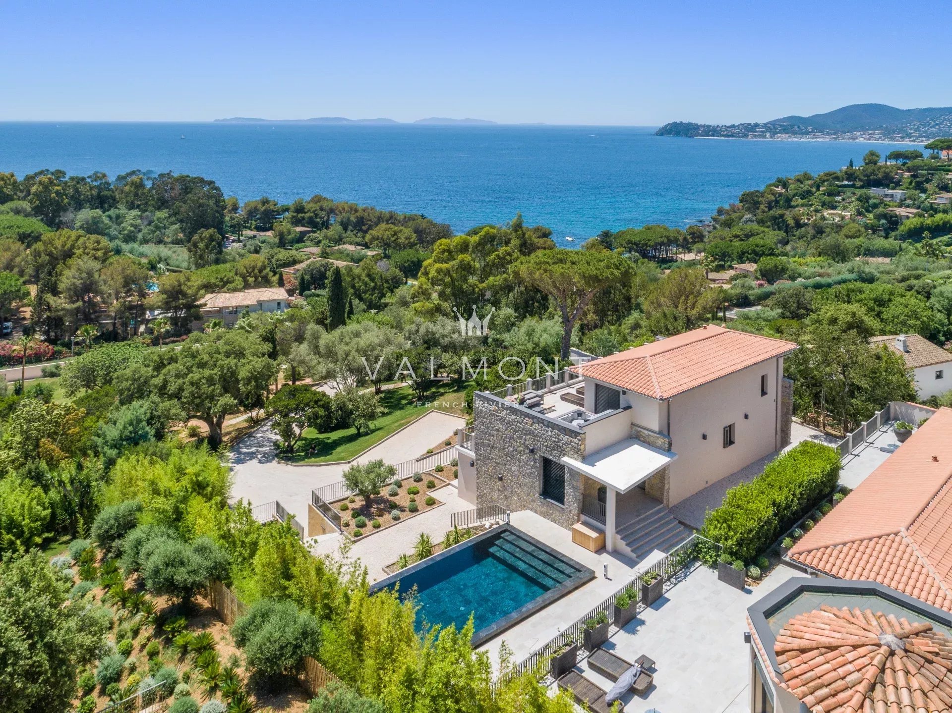 Elegante villa contemporaine proche des plages