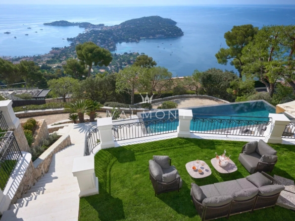 Prestigious residence with unique character