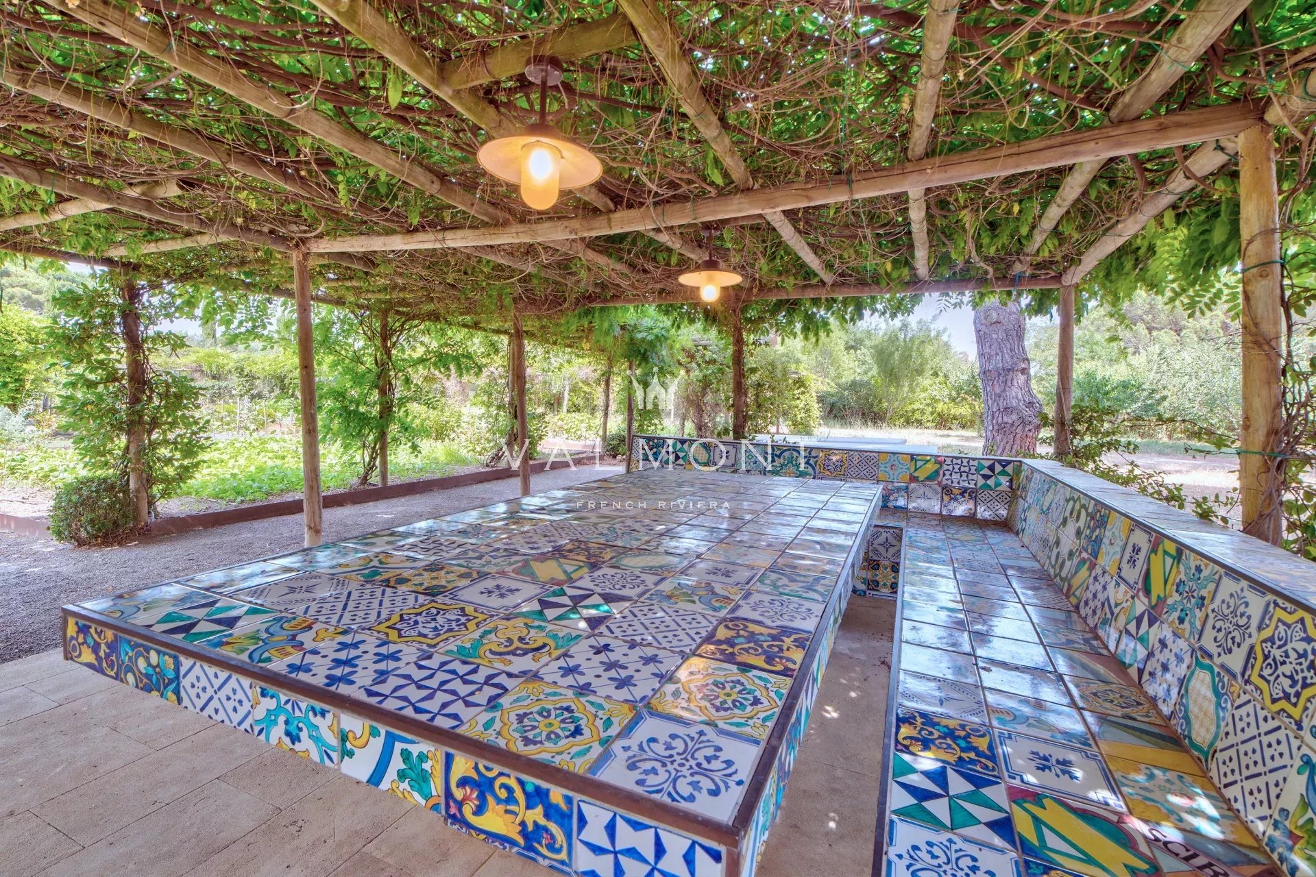 550ed2d899e084e0034311723aea7d75_10b09eb104_1920-original-7819-0.jpg Real haven of peace in the heart of Ramatuelle