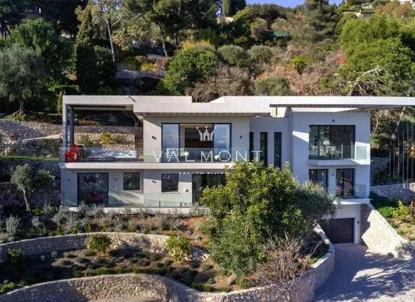 Contemporary villa with breathtaking views of Cap Ferrat