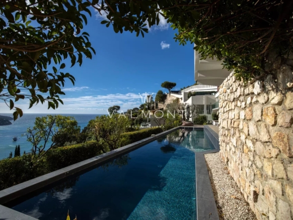 Contemporary villa with breathtaking sea views