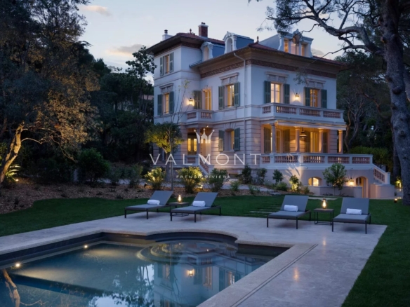 Luxurious villa at Saint-Jean-Cap-Ferrat tip