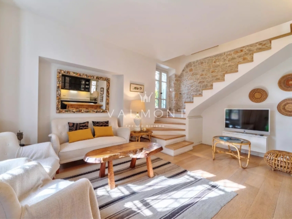 LOVELY TOWNHOUSE IN THE HEART OF CAP FERRAT