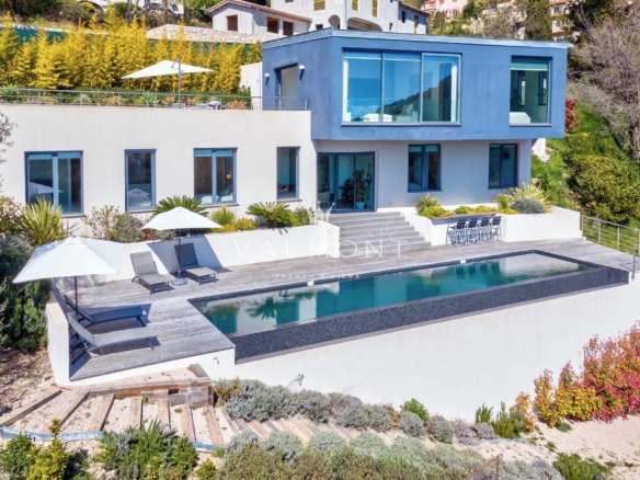 Modern property with panoramic village view in Èze