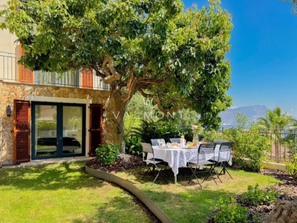 Lovely villa with panoramic sea view