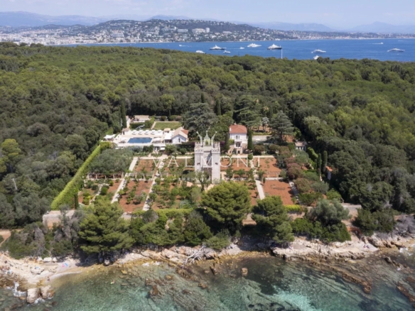 A 12 bedroom private island escape in Cannes