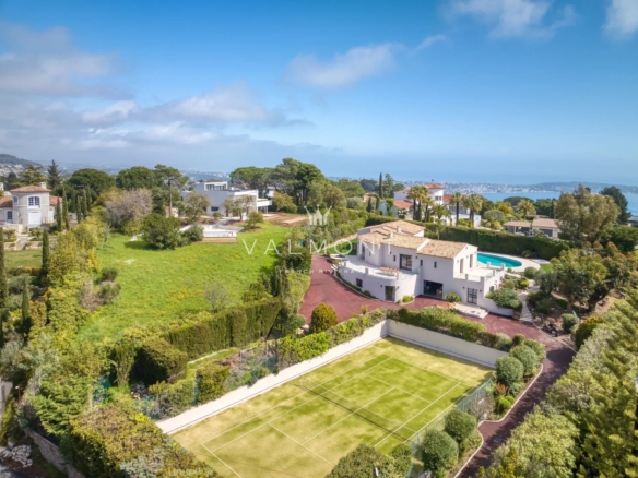Modern 5 Bedroom Luxury Home in Cannes