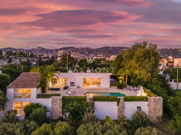 A 6 bedroom modern home in Cannes