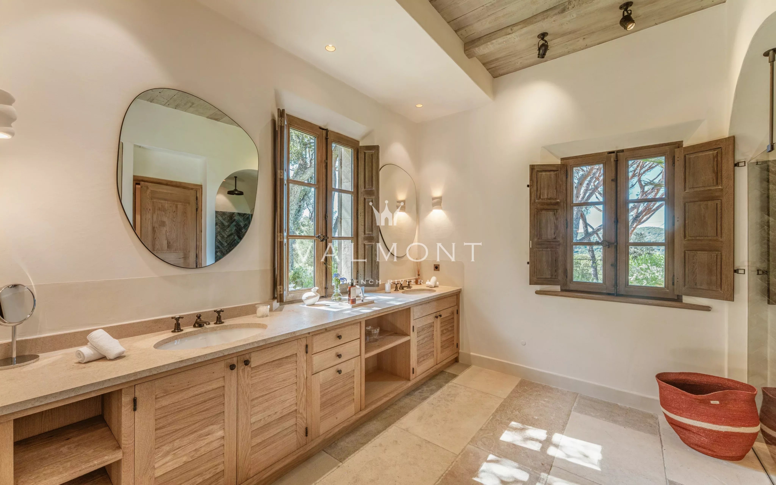 Charming Bastide in Saint-Tropez with Sea View
