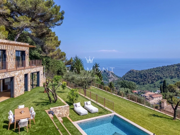 Exceptional contemporary villa with panoramic views
