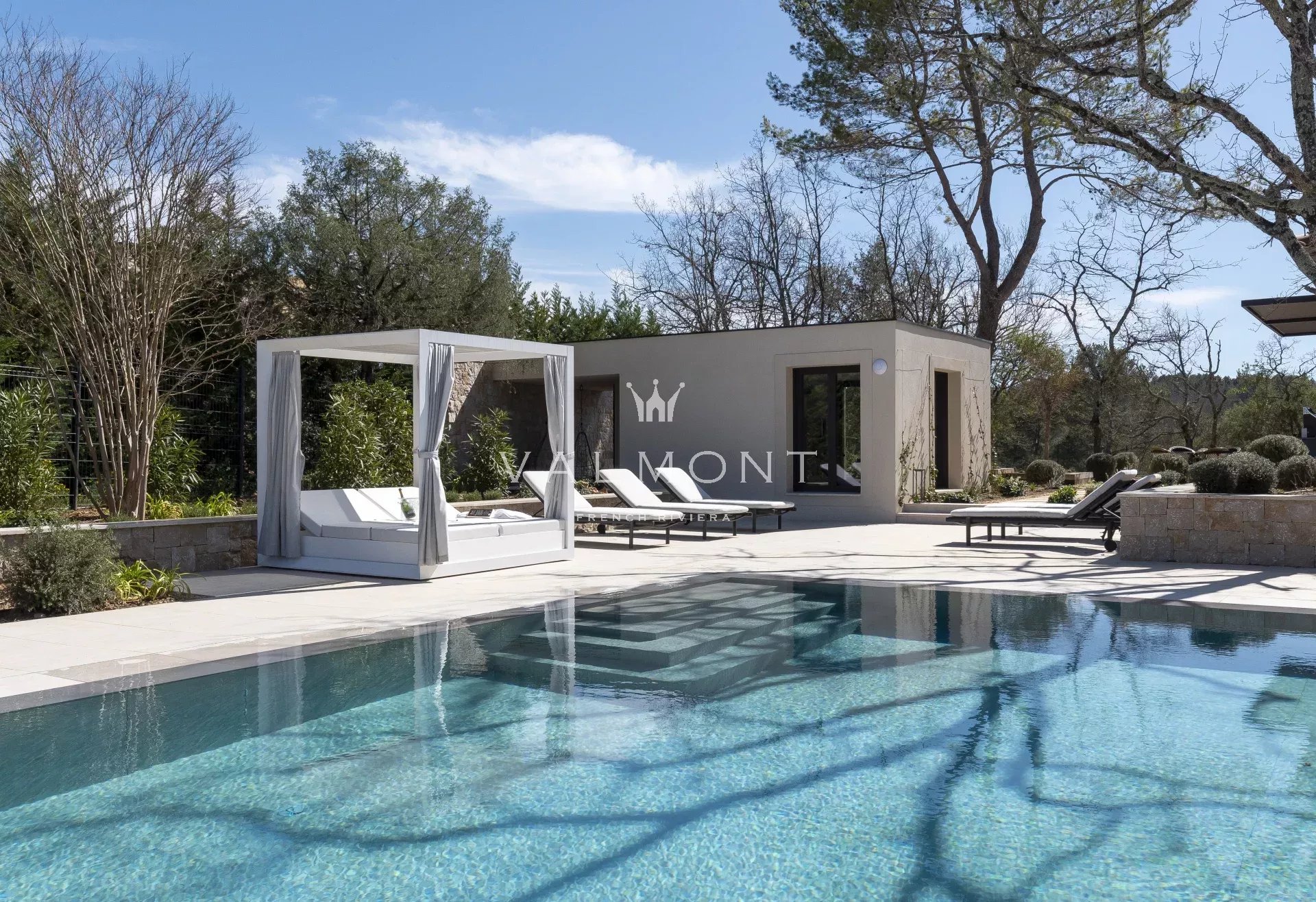 38bb56df3822b456ab5c97e73b8e7fb0_1b08ab6e8b_1920-original-67430-0.jpg Modern villa in the Terre Blanche Resort