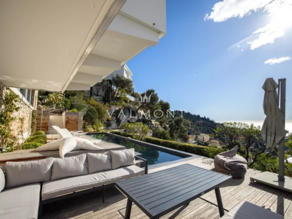 Contemporary villa with breathtaking sea view