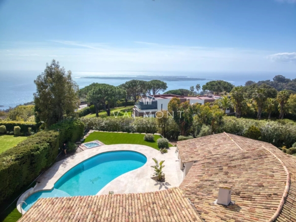Luxury contemporary 5 bedroom house in Cannes