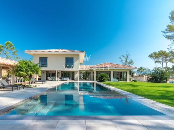 Villa moderne dans le célèbre domaine de Terre Blanche