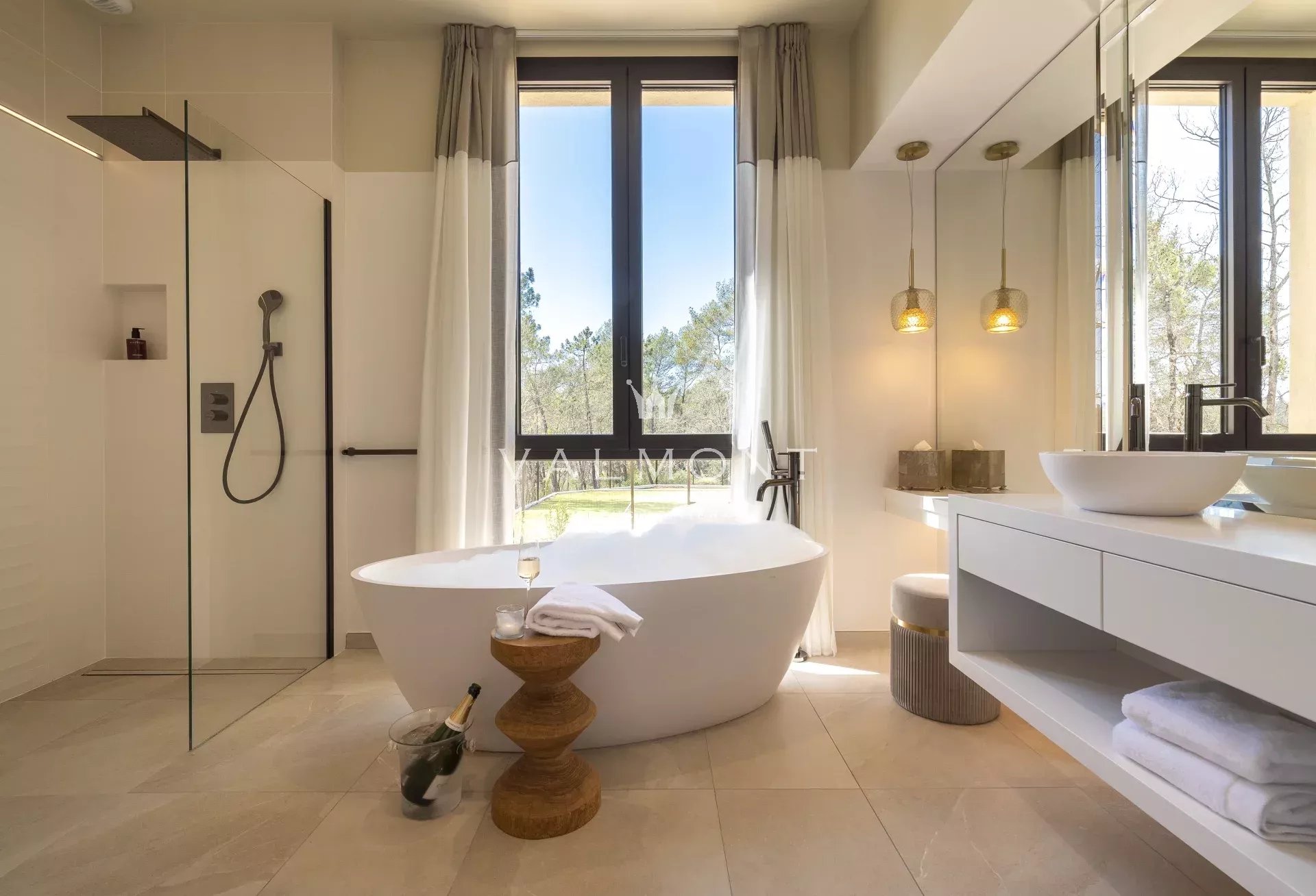9f7078cf78658067bc9bf52313536aa7_d6a4026b40_1920-original-67430-0.jpg Modern villa in the Terre Blanche Resort