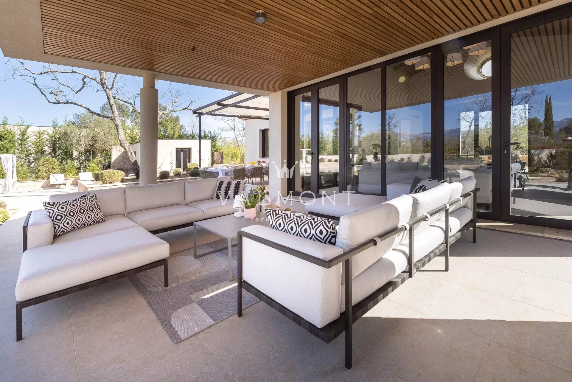 c36e7332d8f4f3931f078fe40be557e2_59d6f61346_1920-original-67430-0.jpg Modern villa in the Terre Blanche Resort