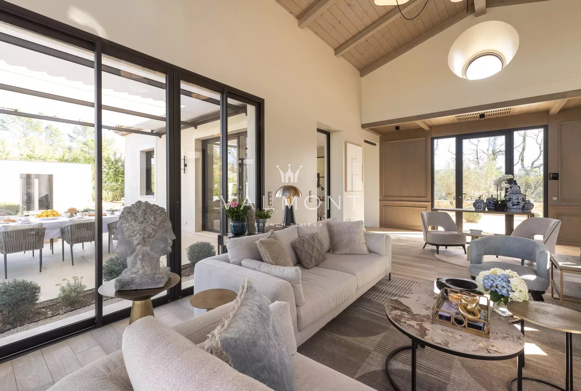 e2d5e363d78d68eb6f3ee0e4173aab64_bee86d0d3d_1920-original-67430-0.jpg Modern villa in the Terre Blanche Resort