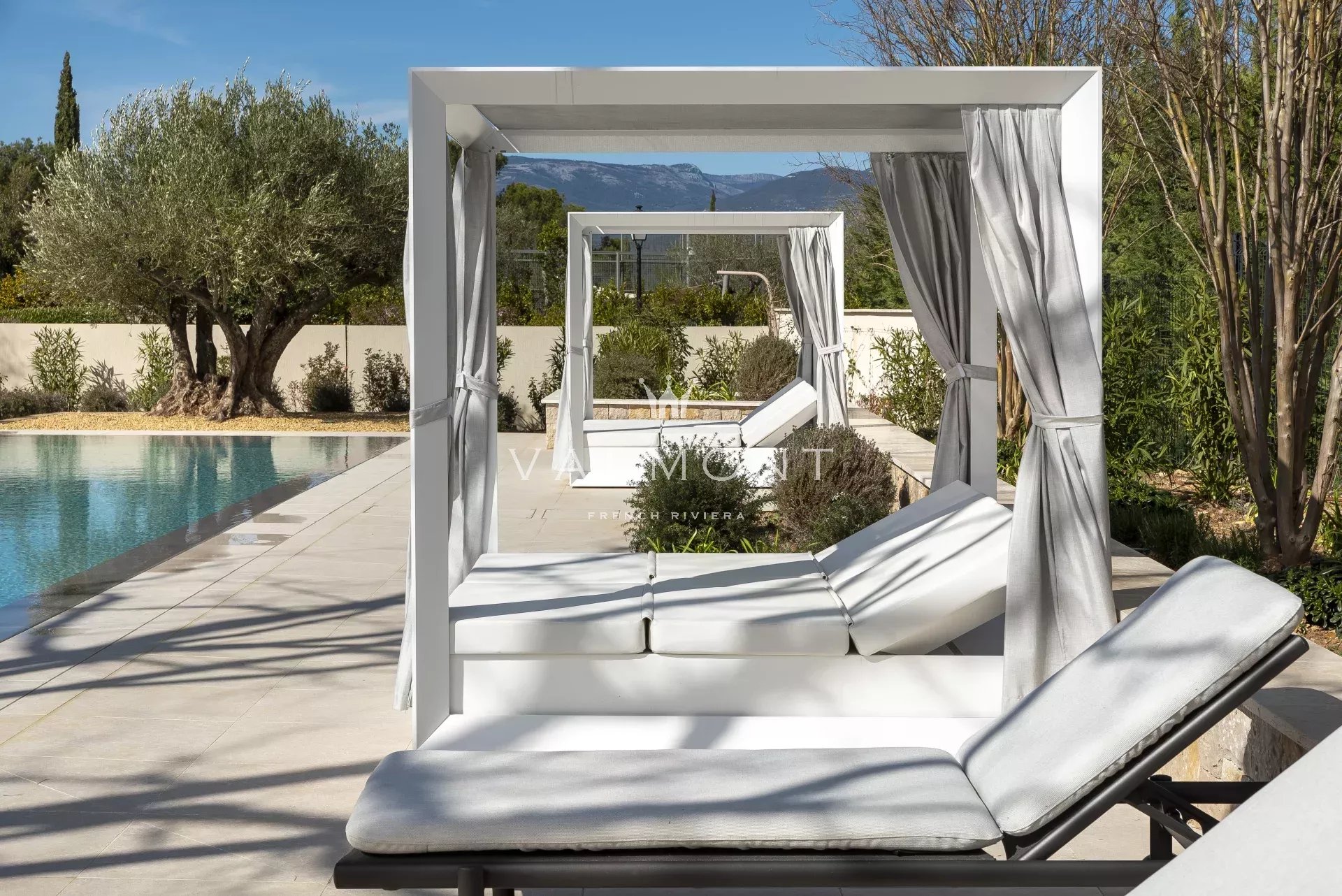 ef28a484d2f30420f3cba74085d5aa5d_7588ba269d_1920-original-67430-0.jpg Modern villa in the Terre Blanche Resort
