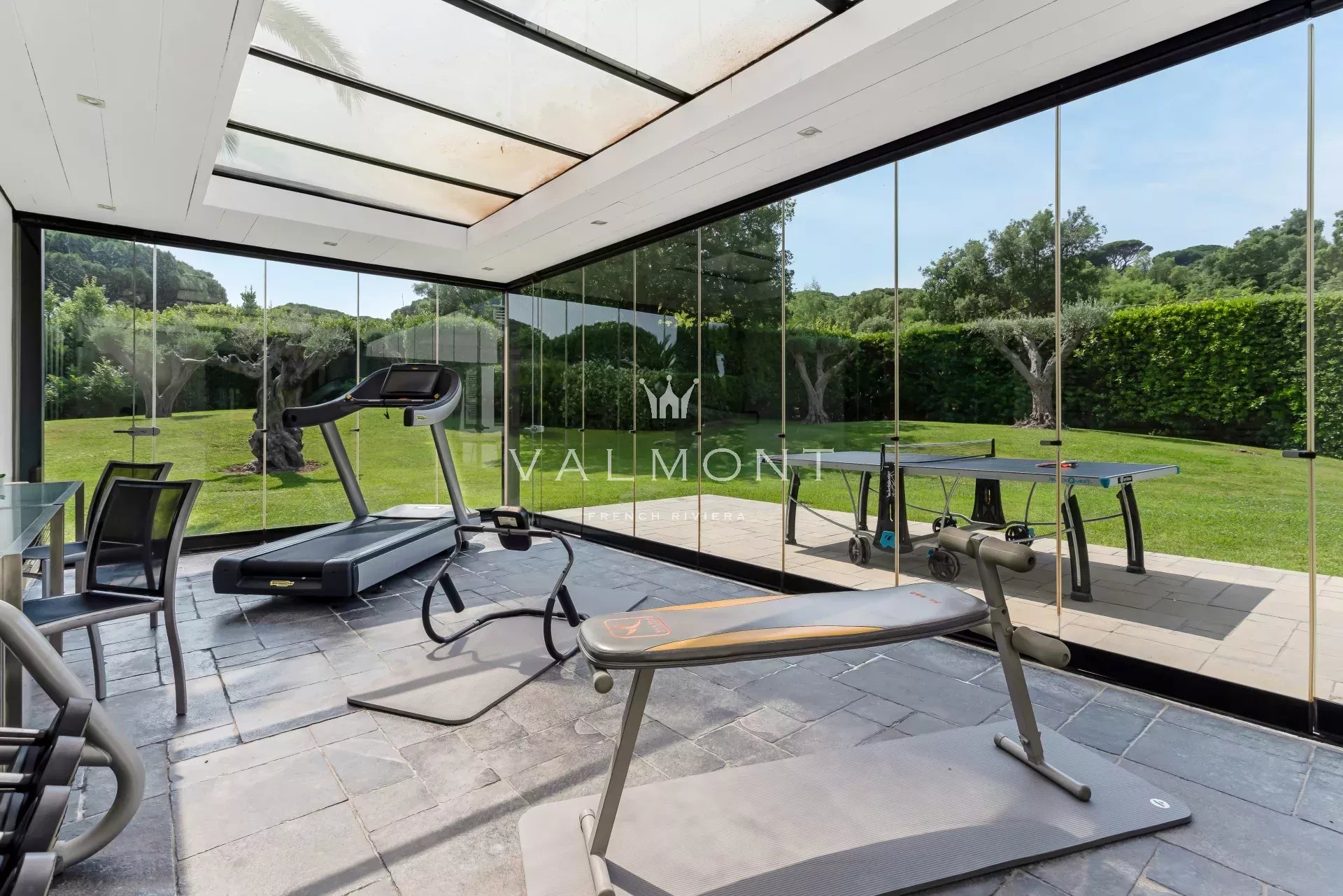 f4c2e14a9f7594535fc36938923e79a2_99c1f86ba7_1920-original-60355-0.jpg Domaine de luxe 14 chambres Saint-Tropez centre