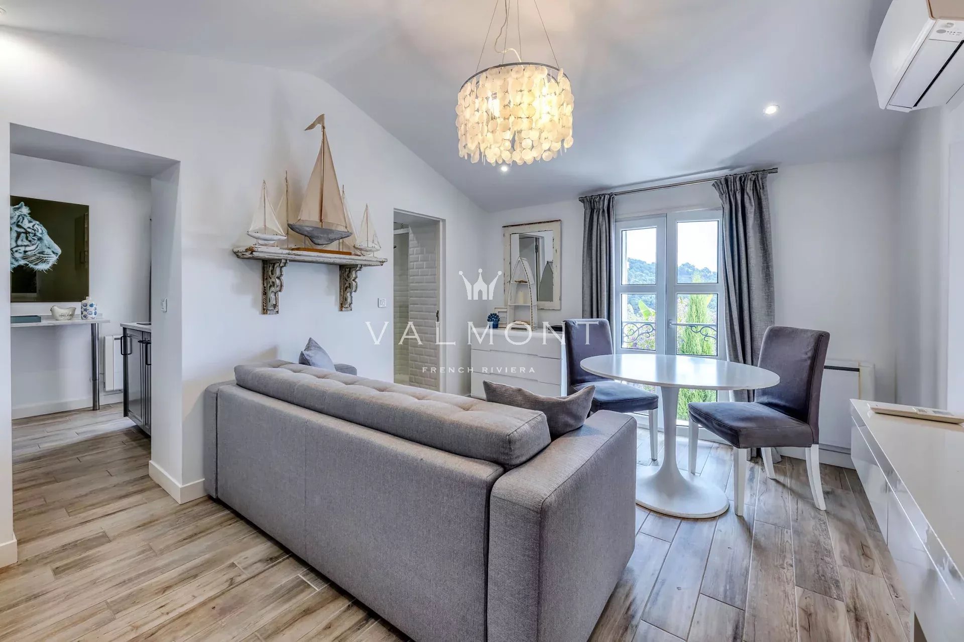 4969a7d244ed0a27ab8fd53641b0e29c_32a66f82b7_1920-original-63497-0.jpg Refined villa overlooking the village of Èze
