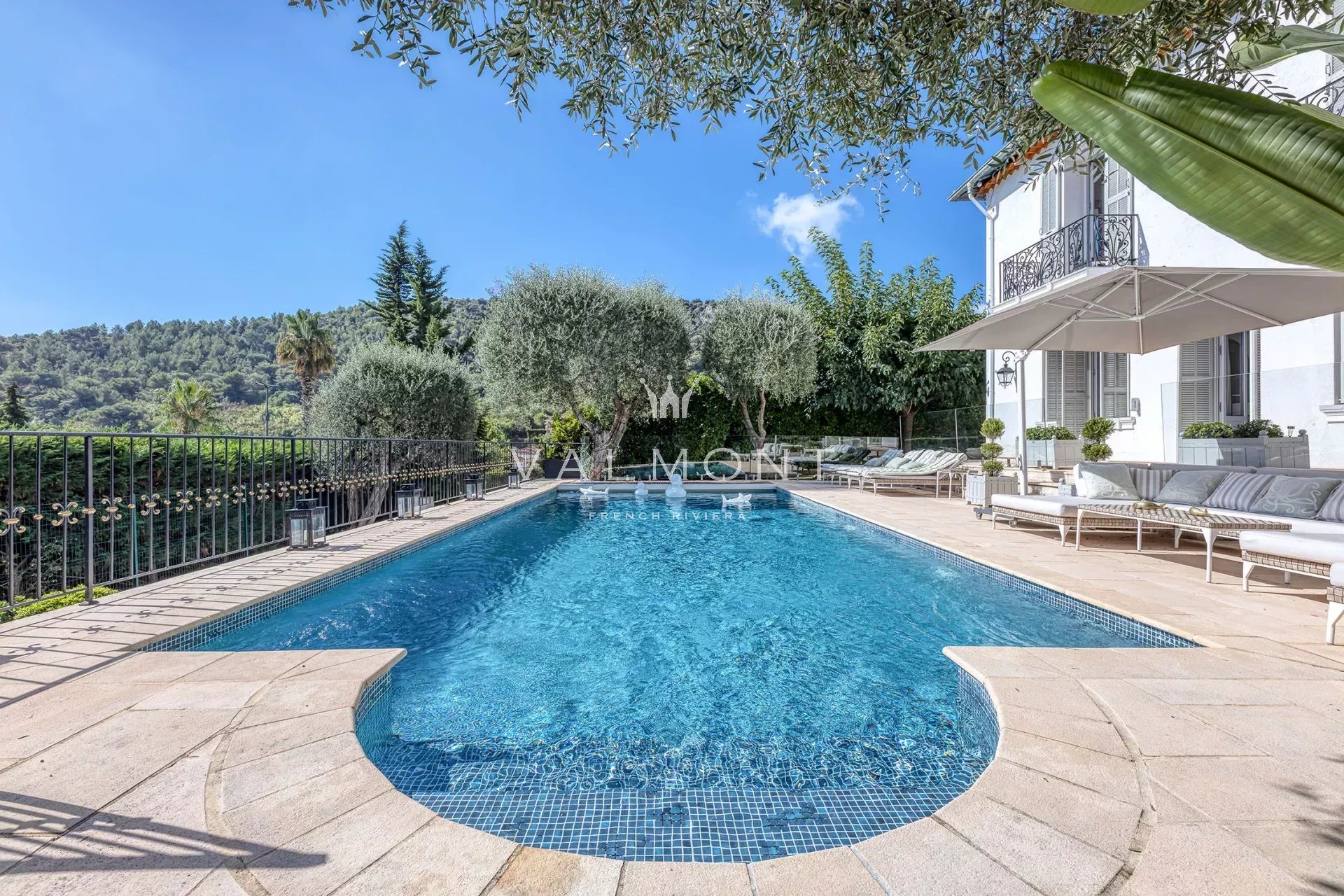 5aebbbda51ae0098fbf468ae82100b9f_9578d802a4_1920-original-63497-0.jpg Refined villa overlooking the village of Èze