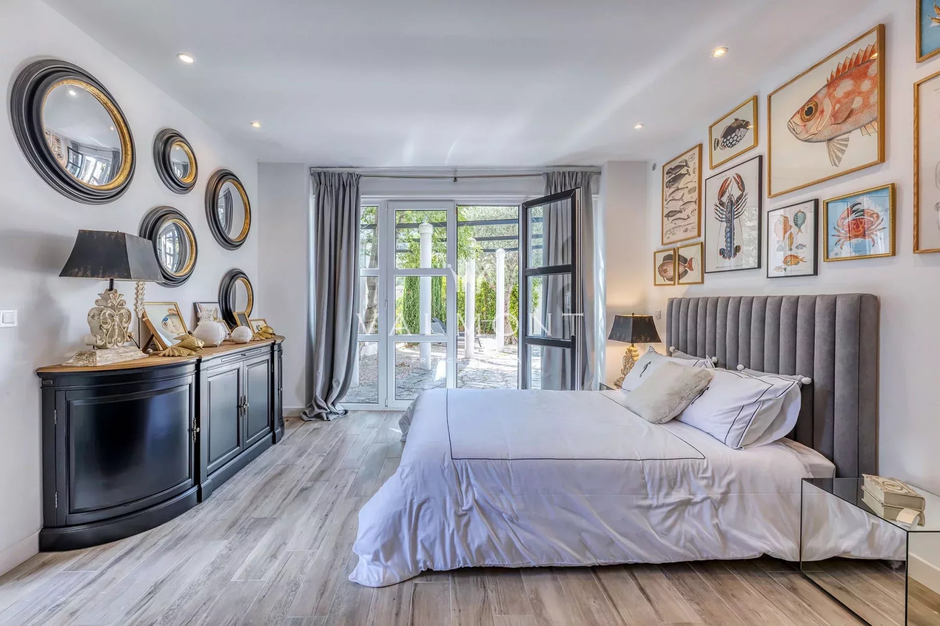 Beautiful villa perched above Èze village