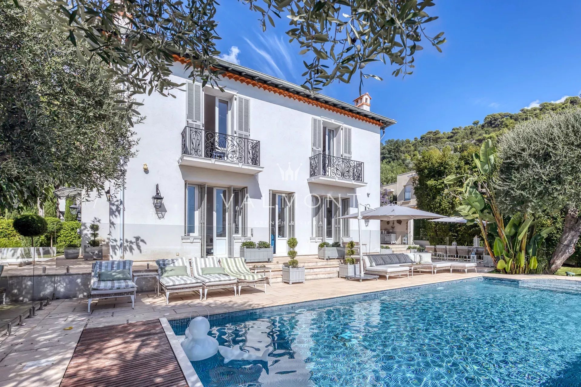 b1ff29cf4b877b53f68ee6d511a5d2bb_1a24c6987a_1920-original-63497-0.jpg Refined villa overlooking the village of Èze