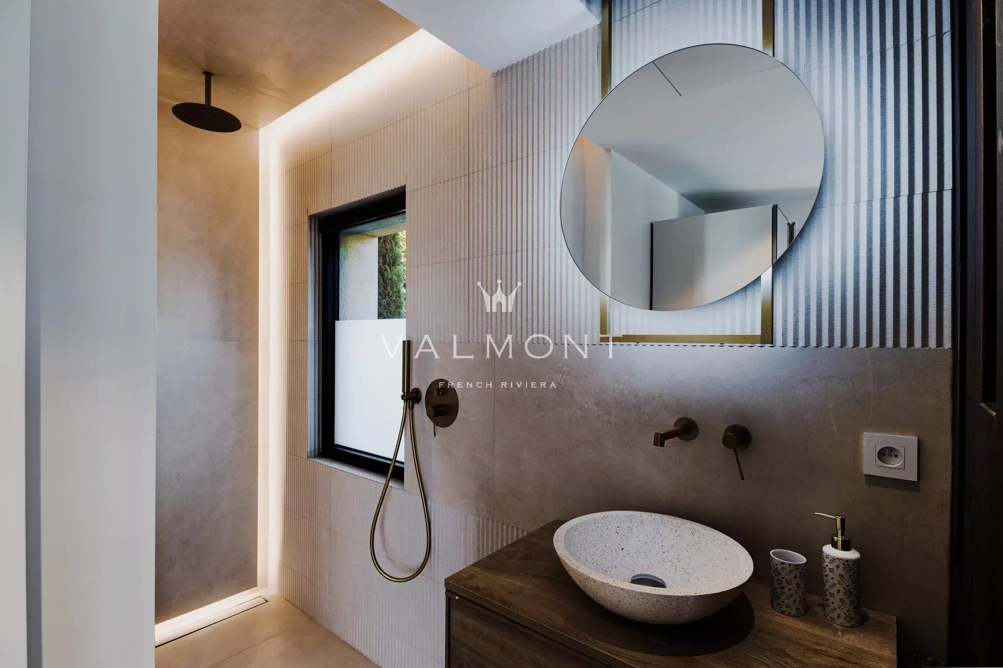 9ca461154183848b40692eabd9df43b6_220311393a_2048-original-78490-0.jpg Villa contemporaine 7 chambres Mougins