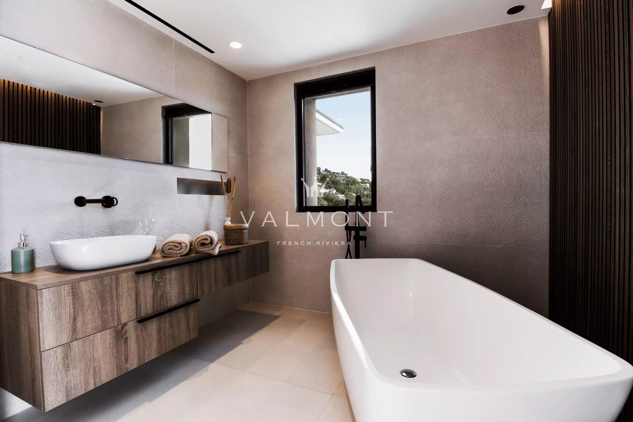 fbb5833654d444c236ed0c1656fe4cd7_01519fc398_2048-original-78490-0.jpg Villa contemporaine 7 chambres Mougins