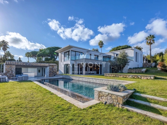 MODERN MANSION IN CANNES