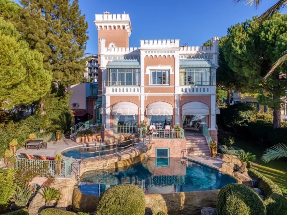 Iconic Waterfront Villa on the Cap d’Antibes