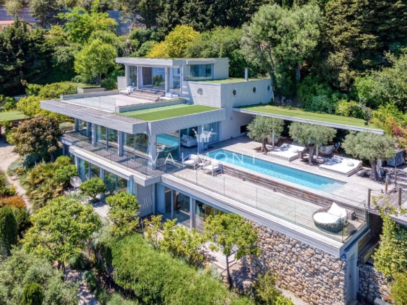 Contemporary property near Monaco