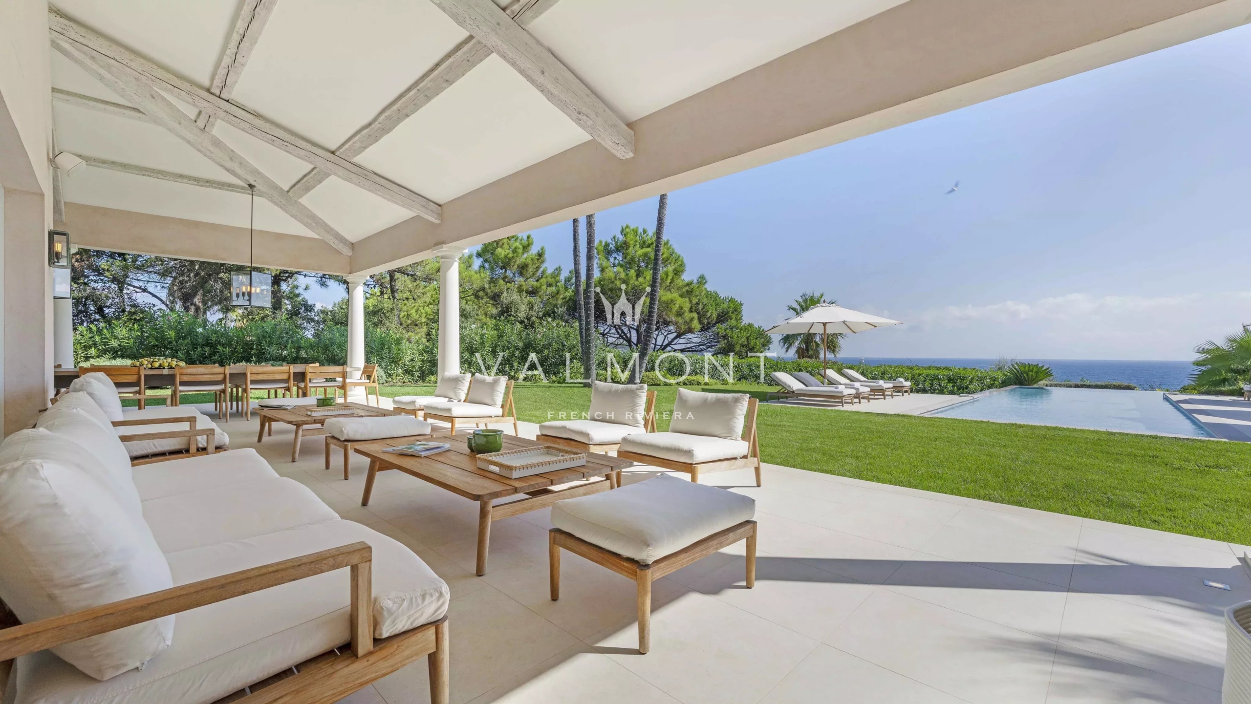 eecdb90ab9dca212be61bf45e7960aed_71d2edf251_4096-original-66740-0.jpg Superbe villa de 7 chambres à Ramatuelle