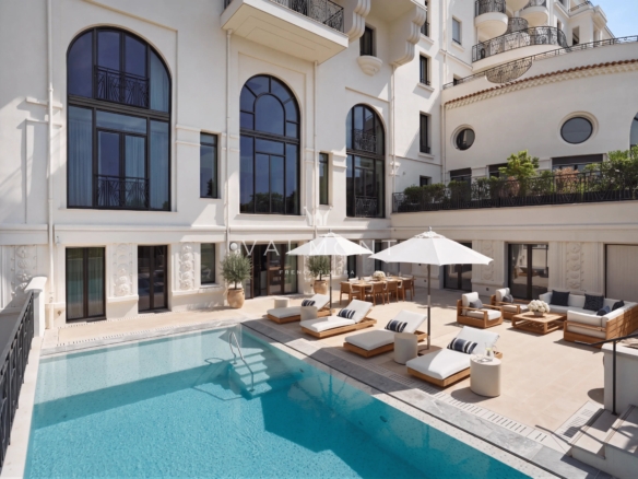 Appartement-villa avec terrasse et piscine privée