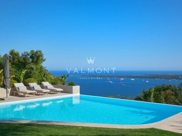 Villa with panoramic sea views in Cannes