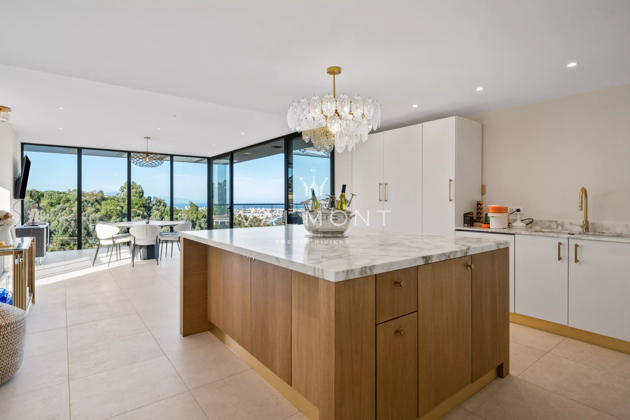 1841c2cd5926126abdc4cbb121f4f2ac_3f5b056e5a_4096-original-84870-0.jpg Exceptional contemporary villa near Cannes