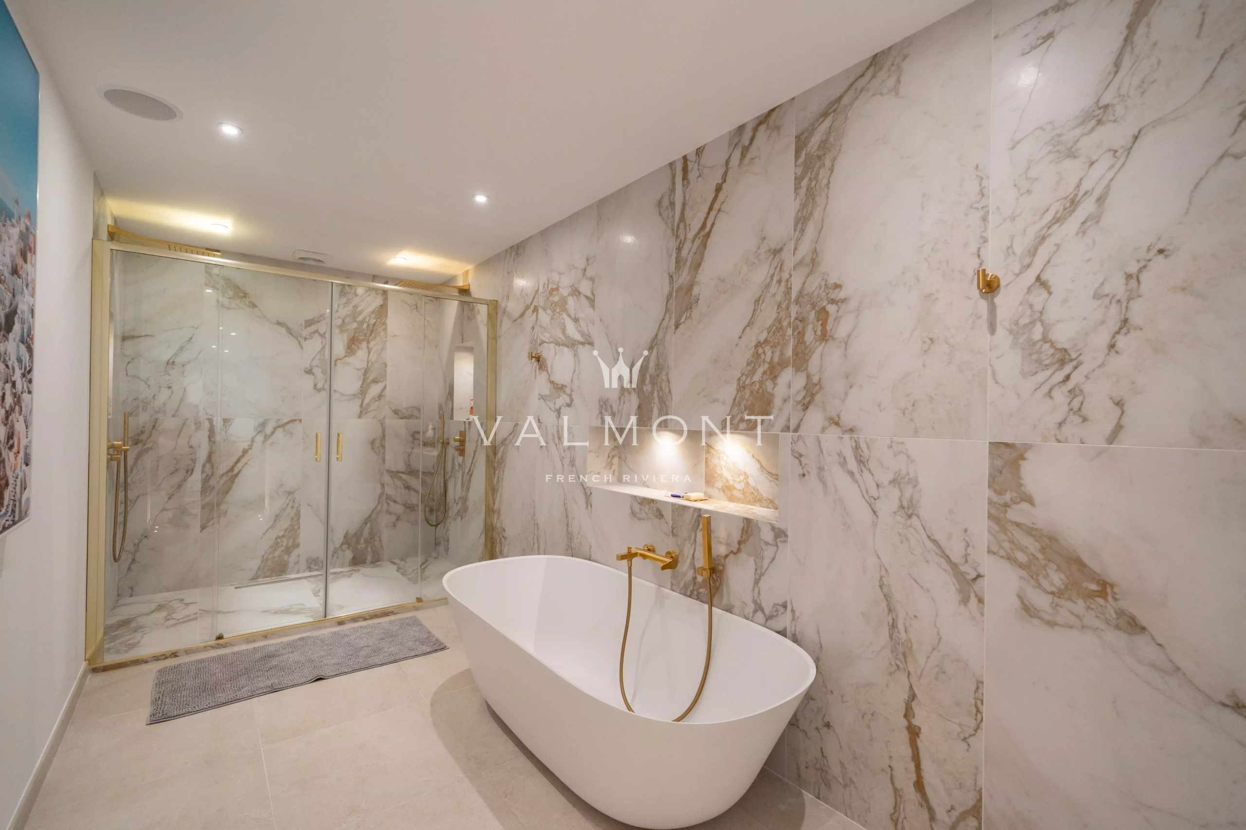 28f78edff2f7df35d8c7bba5bdc8f010_0878d2211d_4096-original-84870-0.jpg Exceptional contemporary villa near Cannes