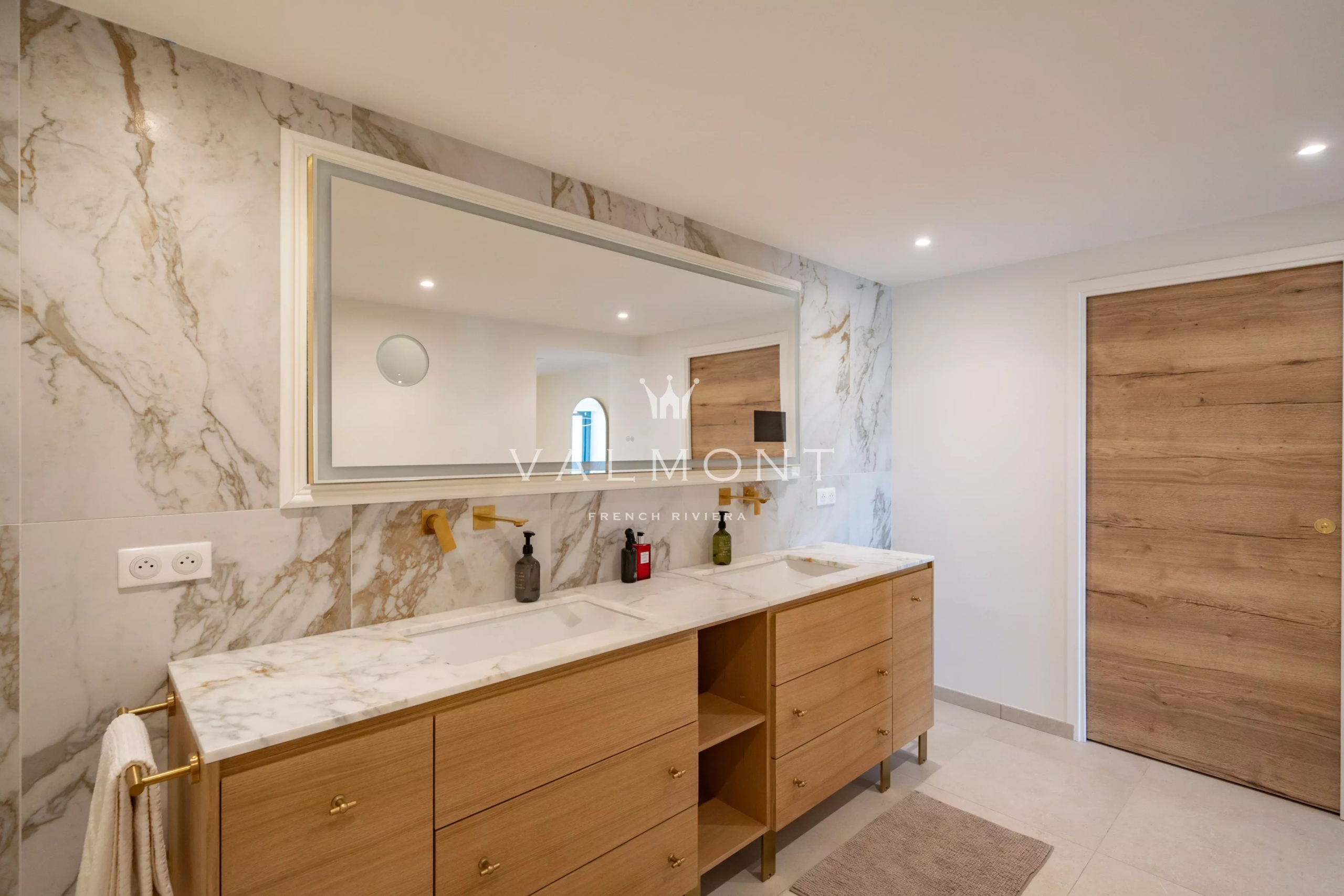 2f1f7be09610c79a6d8cce6785ee5802_b9d119ae58_4096-original-84870-0.jpg Exceptional contemporary villa near Cannes