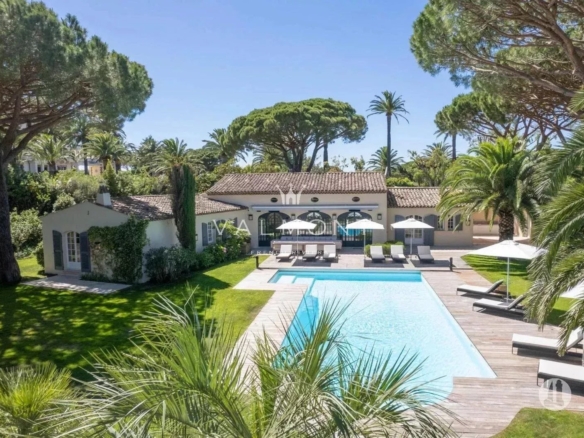 7 Bedroom Villa for Rent in Les Parcs de Saint-Tropez