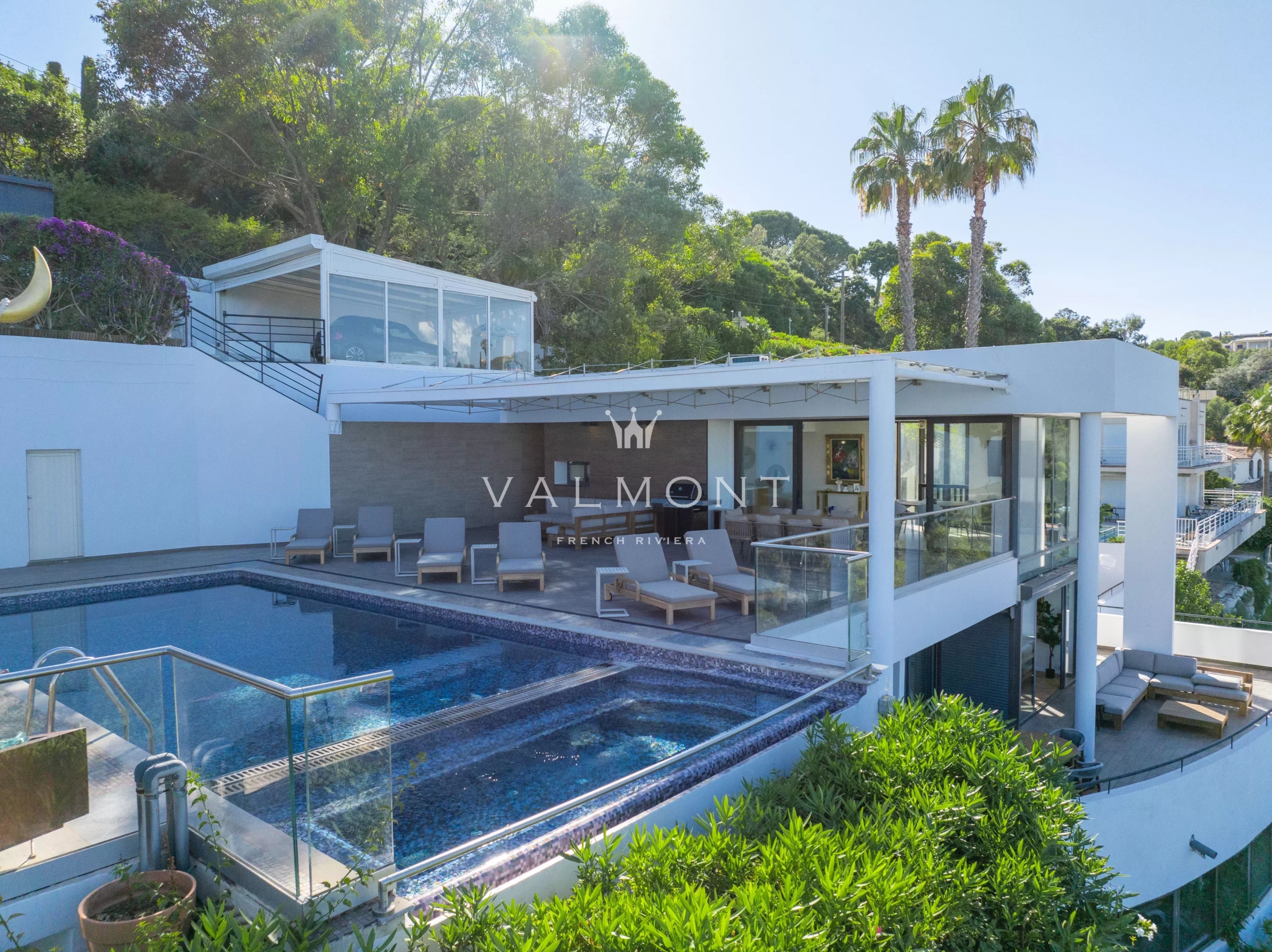 7a9abbb68b66f79d9e7d7e958684a696_a45ea9b3a5_4096-original-84870-0.jpg Exceptional contemporary villa near Cannes