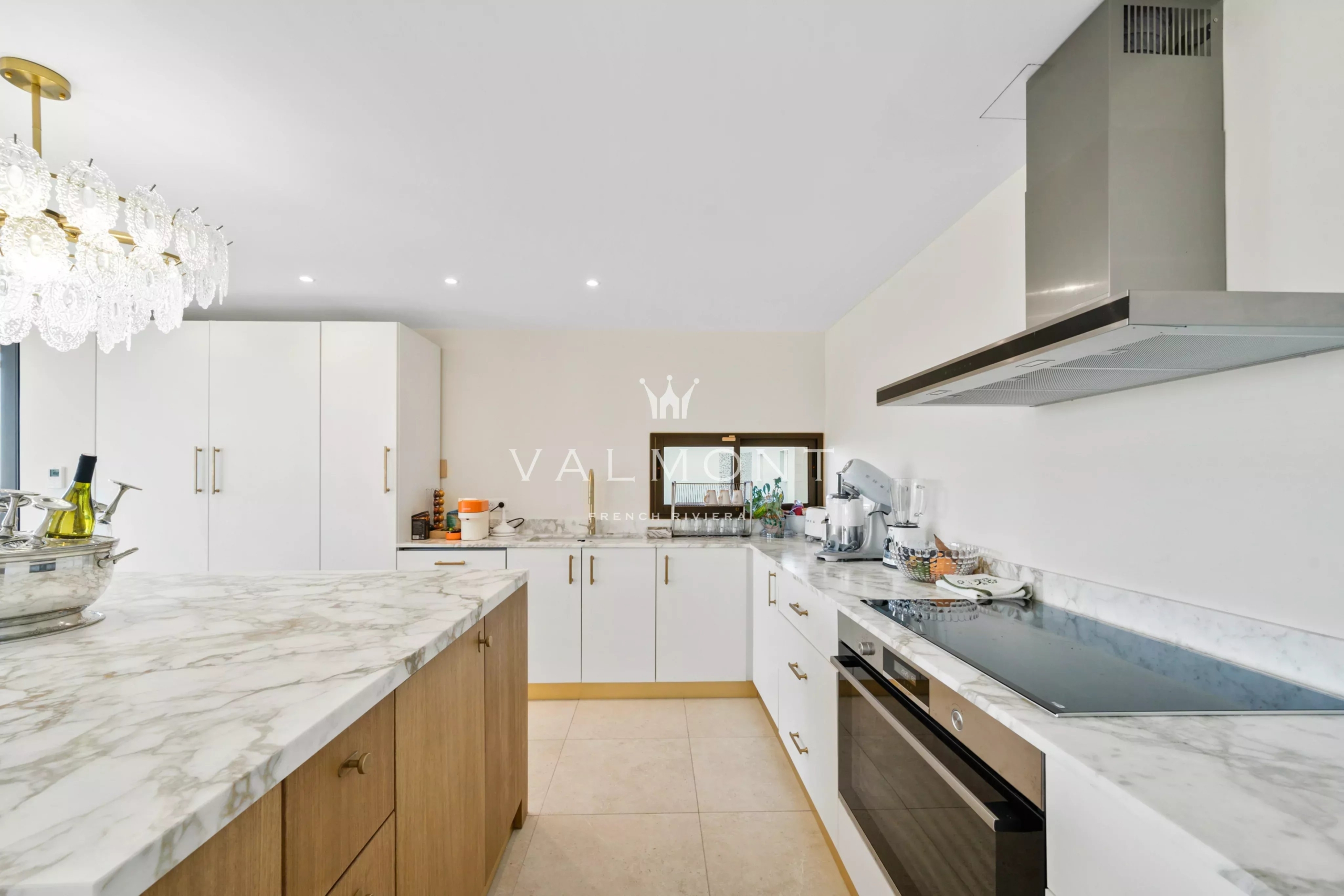 82b5468d5c17ad01d278278b551c6fa1_74c78029d8_4096-original-84870-0.jpg Exceptional contemporary villa near Cannes