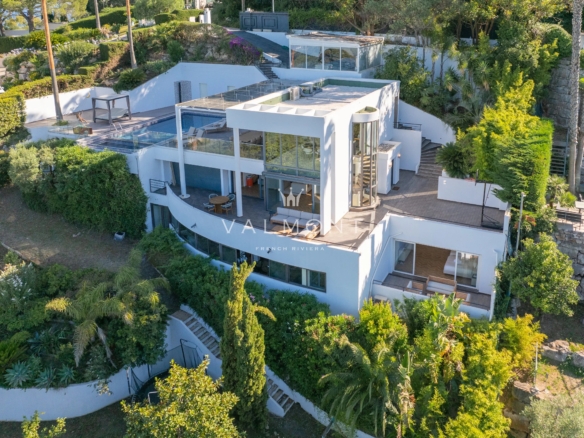 Exceptional contemporary villa near Cannes